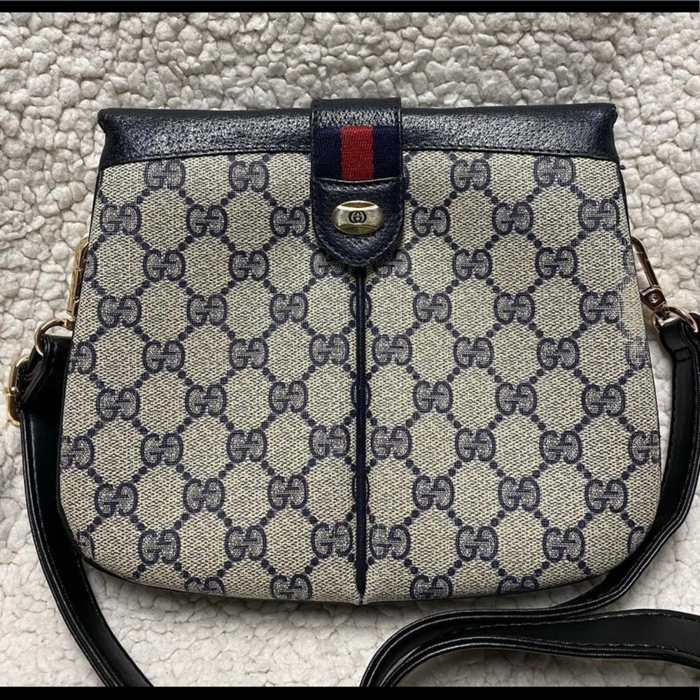 ✨SOLD✨AUTHENTIC GUCCI VINTAGE CROSSBODY BAG✨